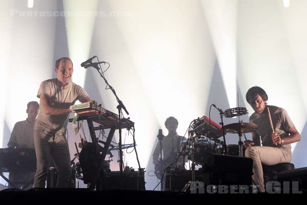 CARIBOU - 2014-11-01 - PARIS - Grande Halle de La Villette - Brad Weber - Daniel Victor Snaith